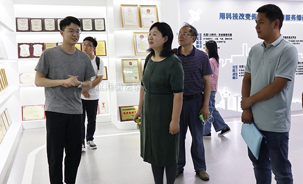 國家植保機械質量監督檢驗中心副主任劉燕一行蒞臨成人看片网站考察交流