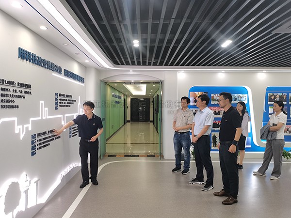 中國工程院院士、湘湖實驗室主任李培武一行蒞臨成人看片网站參觀考察