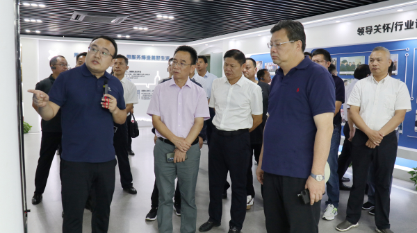 湖北省鄂州市委常委、副市長盧輝一行蒞臨成人看片网站考察調研