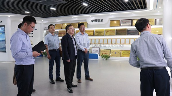 杭州市拱墅區委常委、常務副區長黃飛一行蒞臨成人看片网站考察調研