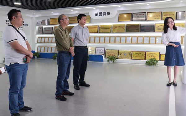 貴州省農業農村廳市場與信息化處處長方雷明蒞臨成人看片网站考察交流