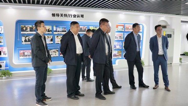 長春市政府副市長曹武一行蒞臨成人看片网站調研交流