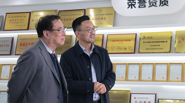 中國農業科學院原院長、中國農業國際合作促進會名譽會長翟虎渠蒞臨成人看片网站考察指導