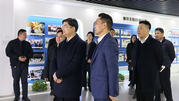 拱墅區委書記李誌龍一行蒞臨成人看片网站調研