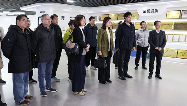 浙江省農業科學院病毒學與生物技術研究所所長徐俊鋒一行蒞臨成人看片网站調研考察