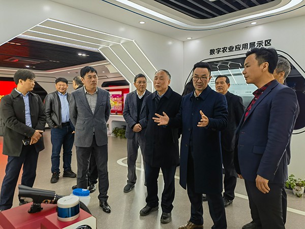 浙江大學校友總會鄉村振興分會會長一行蒞臨成人看片网站調研指導