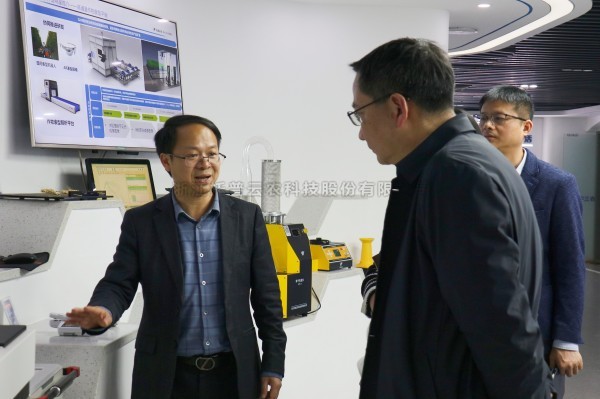 杭州市科技局黨組成員、副局長樓立群一行蒞臨成人看片网站考察調研