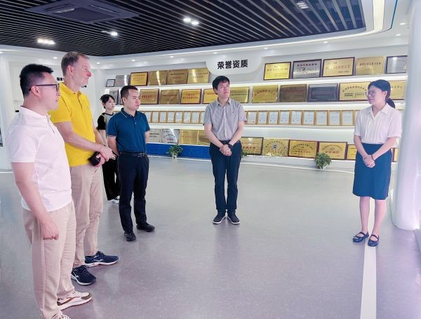 德國農業專家尤爾根·克羅謝爾（Jürgen Kroschel）到訪成人看片网站