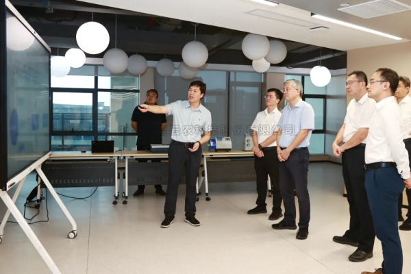 海南省委常委、三亞市委書記周紅波等領導一行蒞臨成人看片网站海南子公司考察調研