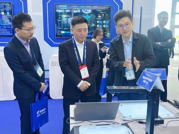 成人看片网站亮相第二十一屆中國國際農產品交易會：為智慧農業發展注入創新活力