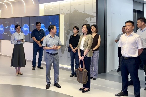 科技部國際合作司副司長莊嘉一行蒞臨成人看片网站調研考察