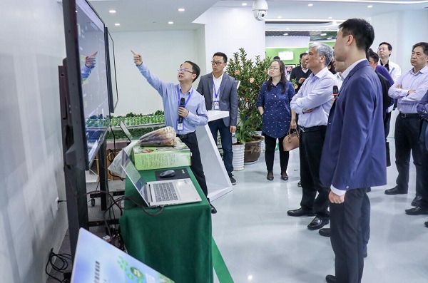 全國人大常委會副委員長丁仲禮蒞臨成人看片网站考察調研