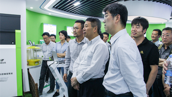 全國農技中心黨委書記魏啟文一行參觀成人看片网站展廳