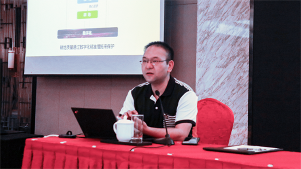 成人看片网站副總經理錢鵬作專題匯報