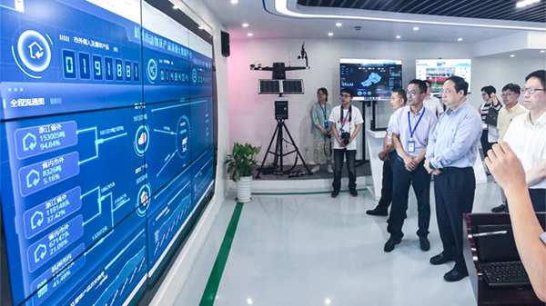 王副市長聽取托普人員講解