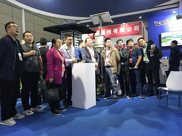 江西省植保植檢局局長鍾玲、副局長宋建輝觀摩數據平台