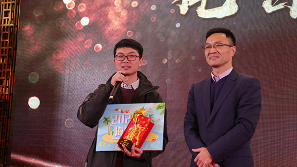 成人看片网站先進團隊與個人的頒獎瞬間（部分）