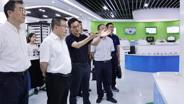 陳渝陽董事長介紹公司定位、發展曆程、使命願景與數字農業成功案例