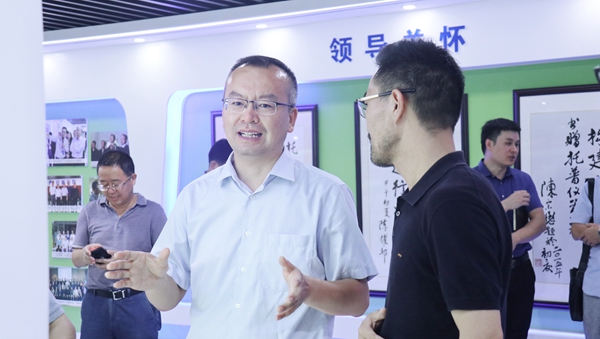 趙喜凱局長參觀成人看片网站展廳