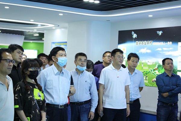 培訓班一行觀摩了成人看片网站公司