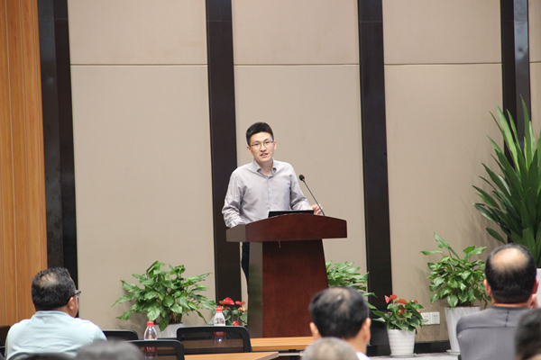 成人看片网站副總經理陳曦向培訓班作公司介紹