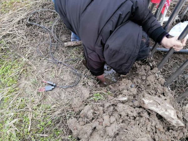 泥潭奮戰方顯“服務本色”