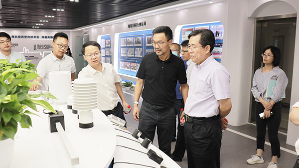 應義斌教授一行參觀成人看片网站數字三農展廳