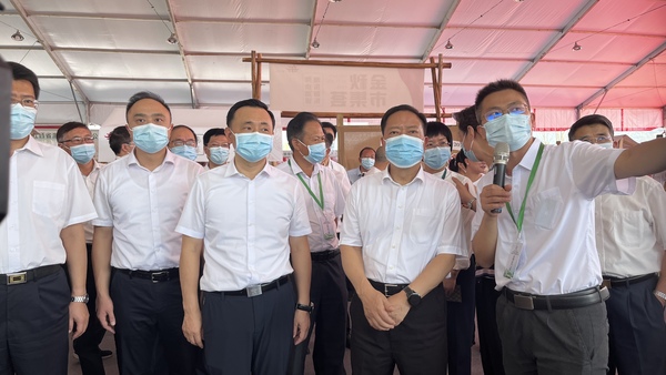 與會專家領導參觀成人看片网站展位