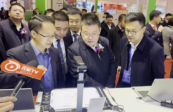 浙江省農業農村廳黨組書記、廳長王通林蒞臨成人看片网站展位